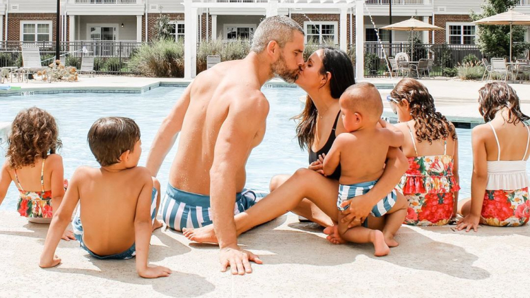 'Nojenta', 'feia'. Depois de 5 filhos, esta é a barriga de Brenda