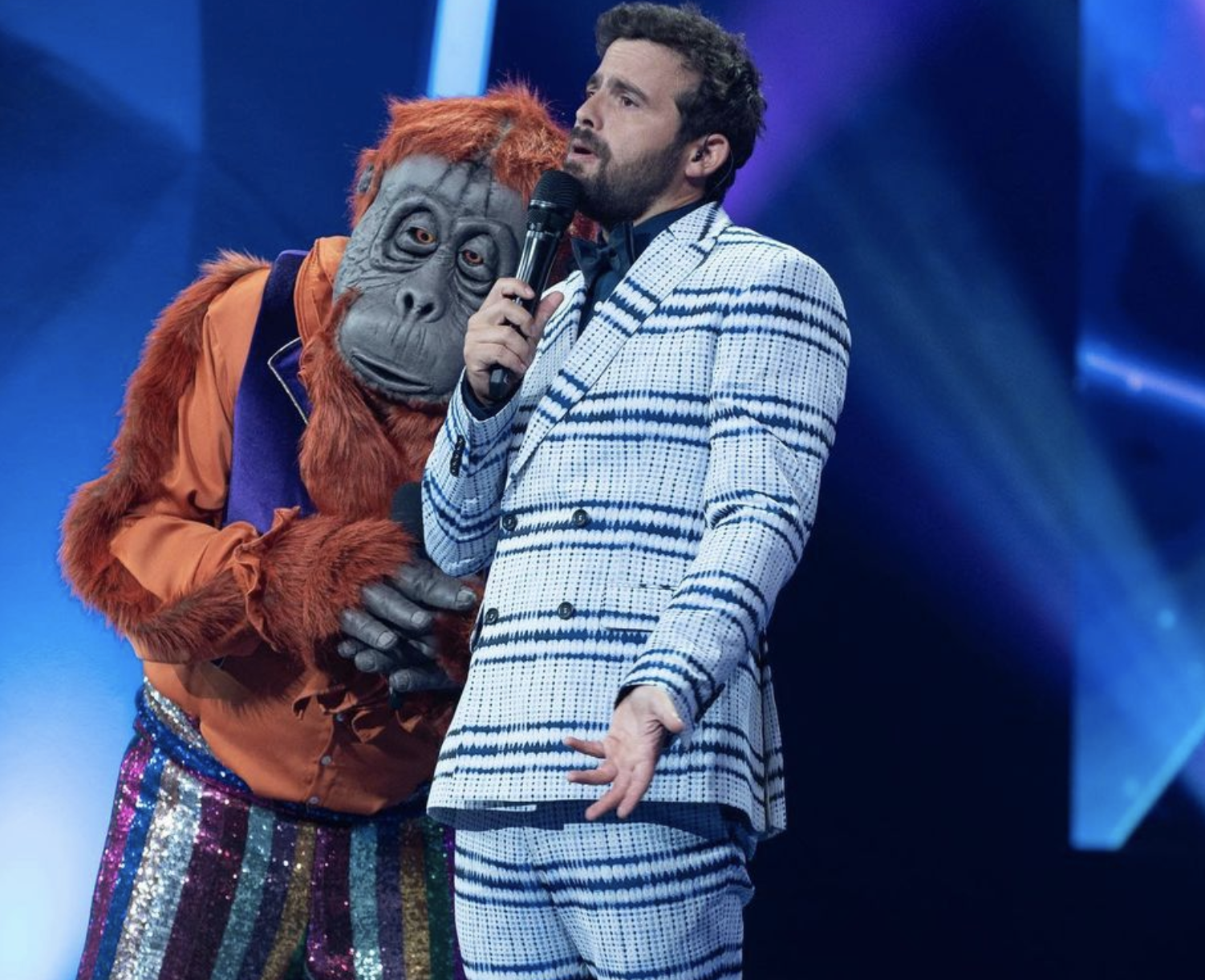 “A Máscara”. Era um político famoso que se escondia debaixo do fato de Orangotango