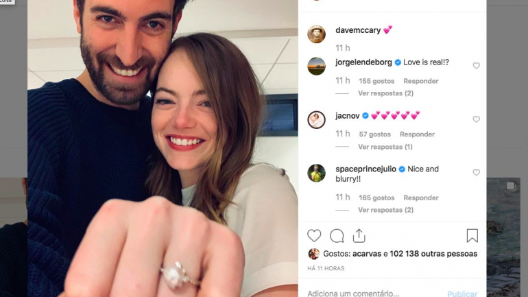 Três anos depois, Emma Stone e Dave McCary anunciam noivado