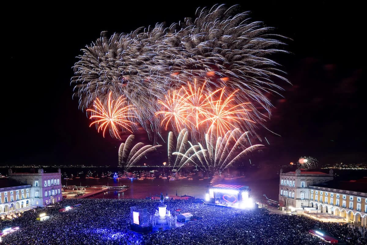 Do icónico fogo de artificio à música ao vivo. Estes 10 spots de norte a sul do País tem Réveillon gratuito