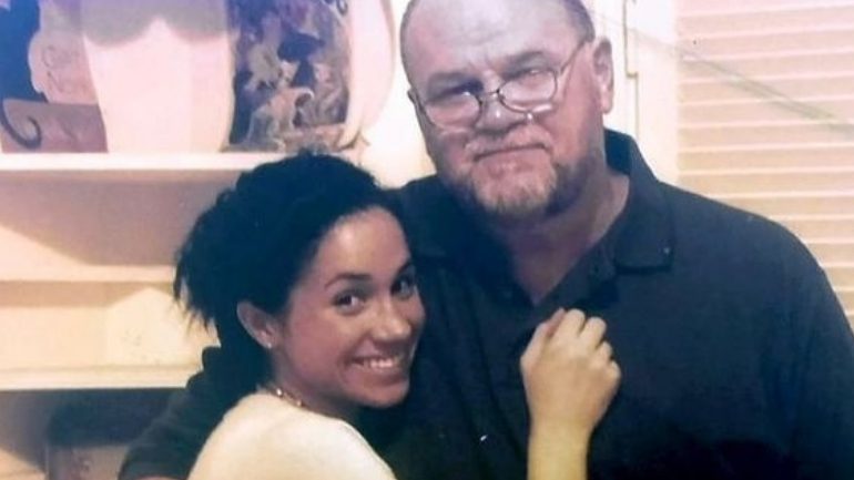 Meghan Markle e o pai durante a adolescência da atriz  