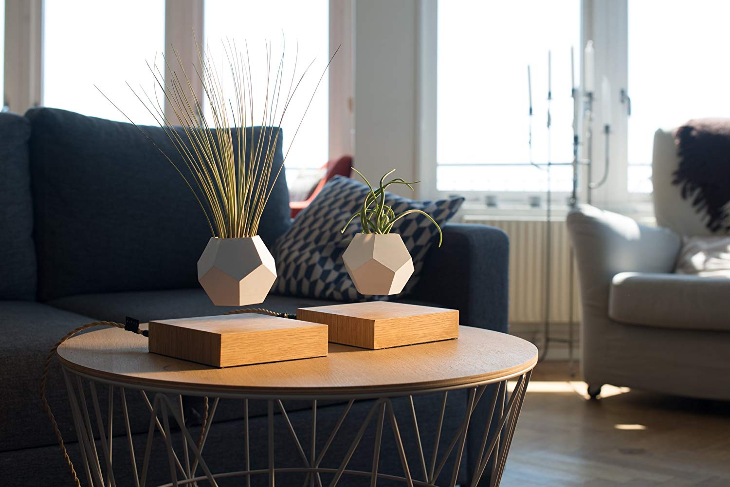 7 vasos que levitam para aderir à nova moda de decoração