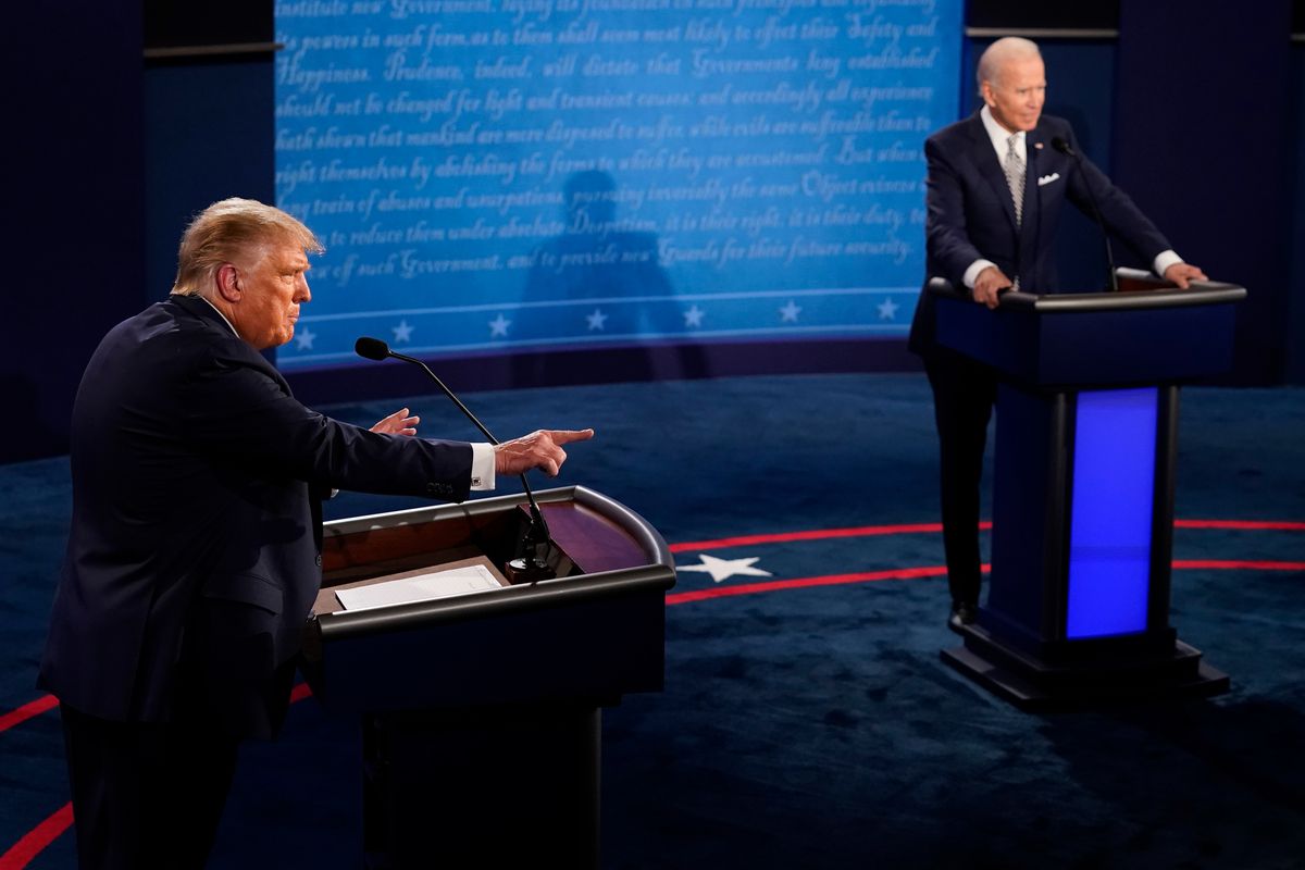 Debate entre Trump e Biden com microfones desligados entre temas para evitar “espetáculo indisciplinado”