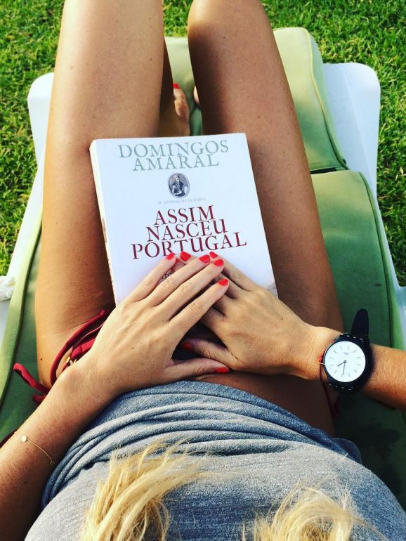 Com o livro 'Assim Nasceu Portugal' do marido Domingos Amaral 