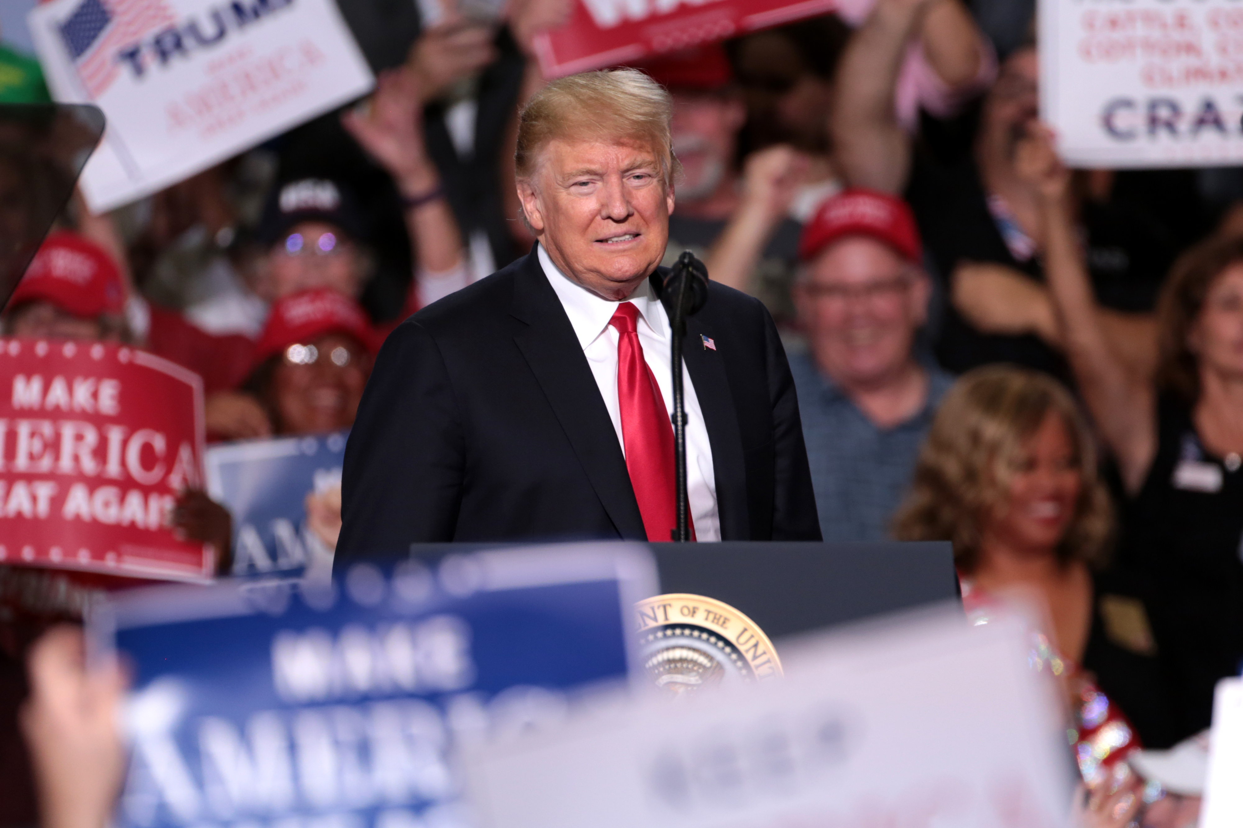 Donald Trump é o político republicano com mais dinheiro. Mesmo sem poder e sem Facebook