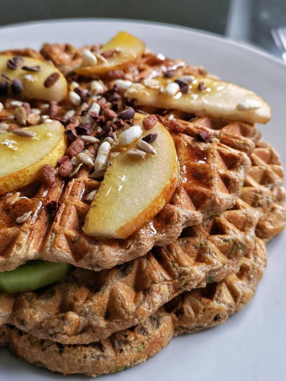 Estas panquecas são vegan. Numa versão não vegan a  mistura de água e chia pode ser substituída por um ovo