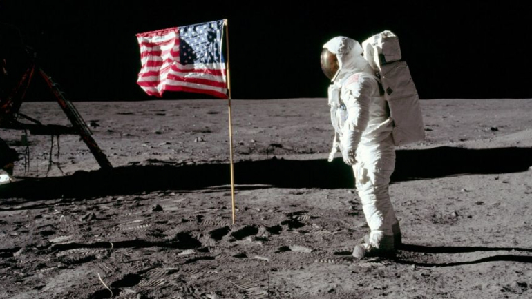 O que defendem as pessoas que não acreditam que o homem foi à lua