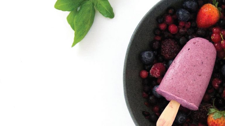 O segredo deste gelado está no manjericão, que lhe confere frescura e aroma