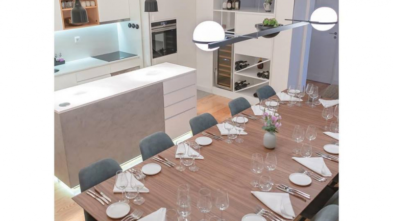 O jantar custa 50€ e é servido em casa dos chefs que o preparam