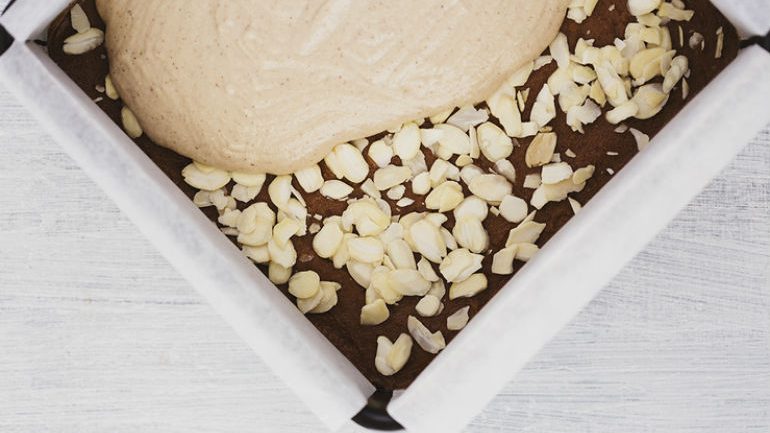 Receita saudável. Como fazer um Cheesecake saudável vegano de amêndoa e caramelo