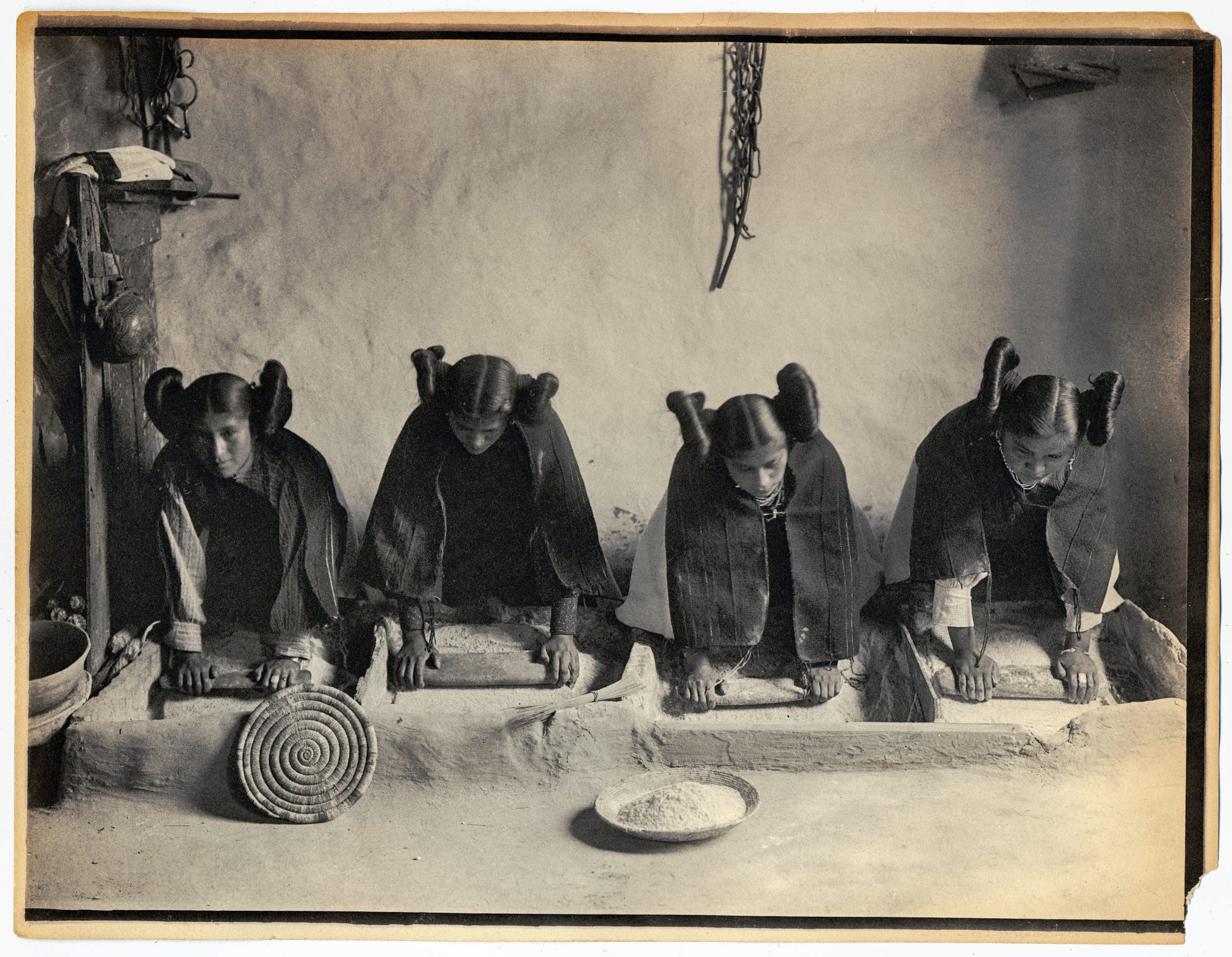 Fotografia. Como as mulheres se vestiram para trabalhar em 100 anos