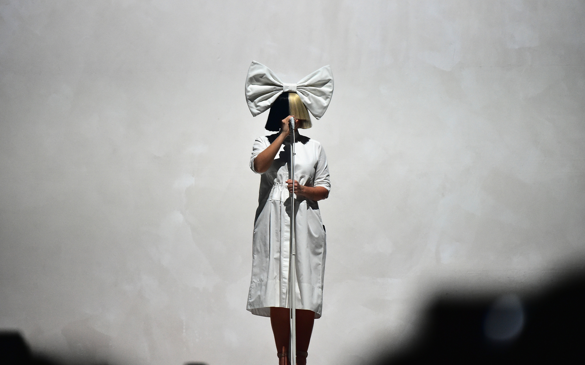 SIA revela sofrer de dor crónica