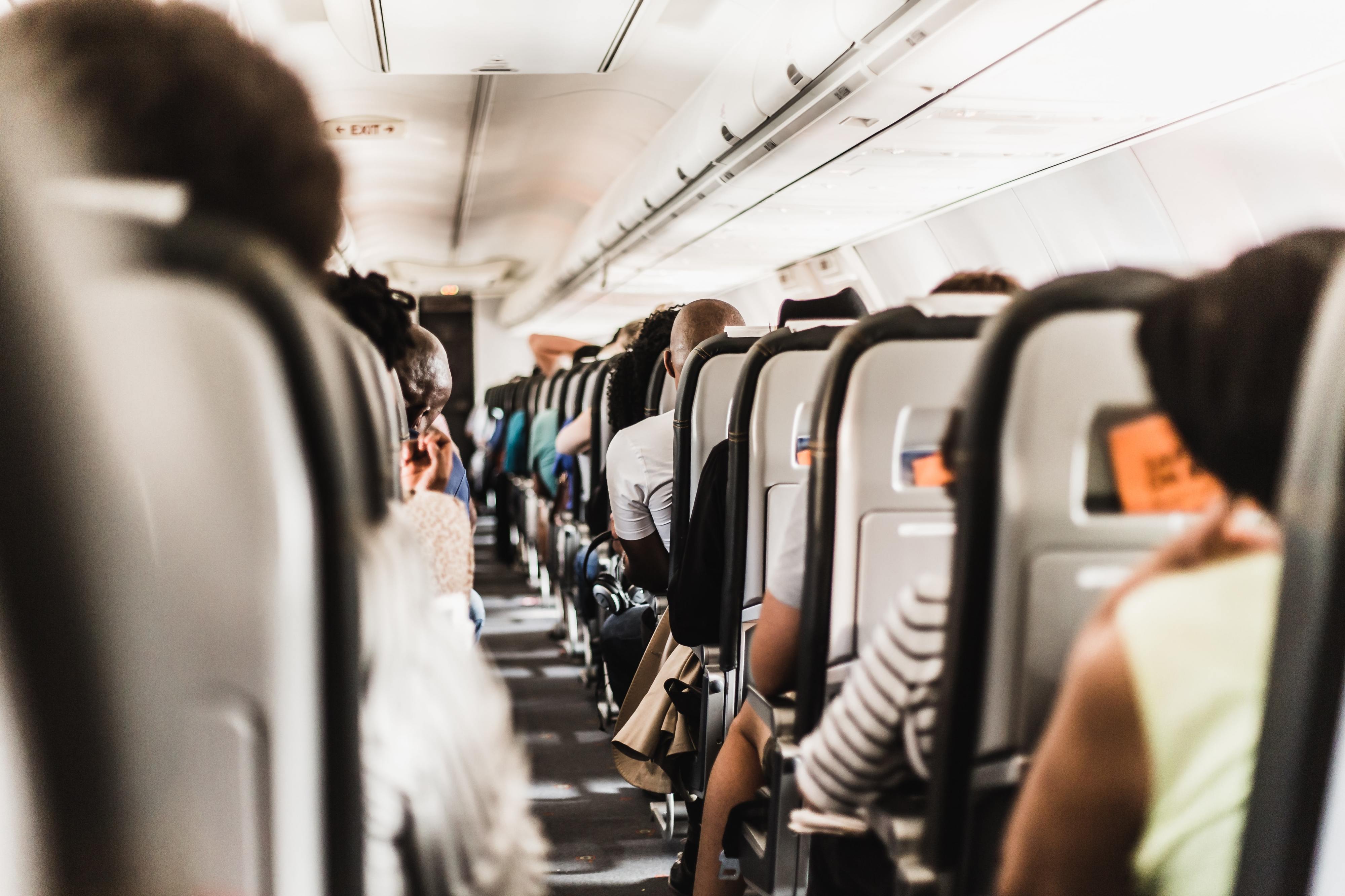Máscaras de proteção não são obrigatórias nas viagens de avião