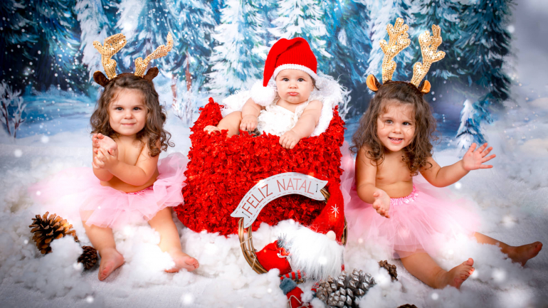Ana Rita é agora mãe de três meninas: Constança (à esquerda), Carolina e Carlota (à direita)