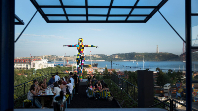 6 sítios surpreendentes para ver o pôr do sol em Lisboa