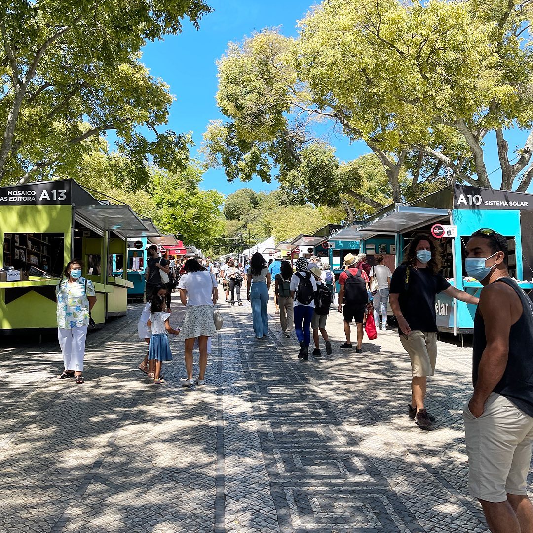 A Feira do Livro de Lisboa está de volta. Dos livros ao lazer, saiba o que pode ver, comer e comprar