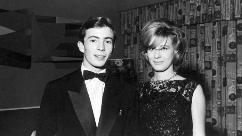 Maria Filomena Mónica com o cunhado, o pintor Luís Pinto Coelho, irmão do primeiro marido, num jantar no Hotel Eduardo VII, em 1961
