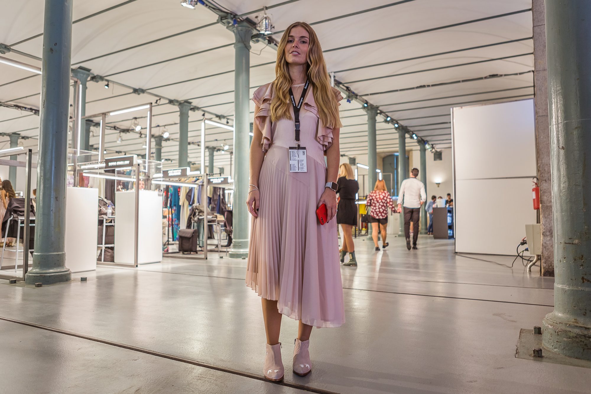 Street Style. As saias e os vestidos de comprimento midi que invadiram o Portugal Fashion