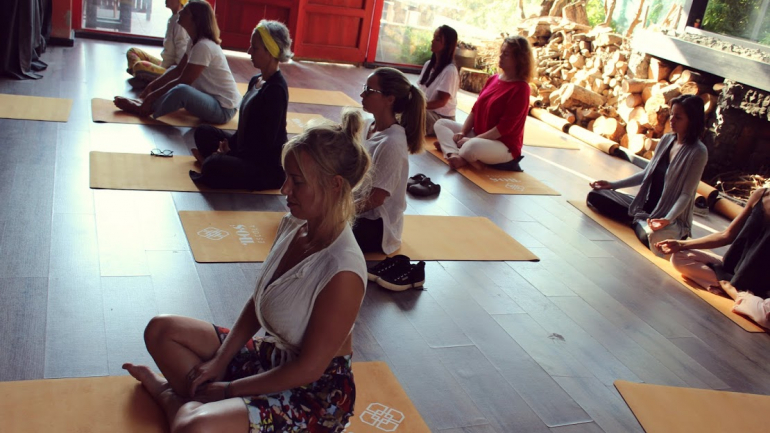 O corpo é bastante explorado durante o curso, seja na vertente do exercício como do mindfulness