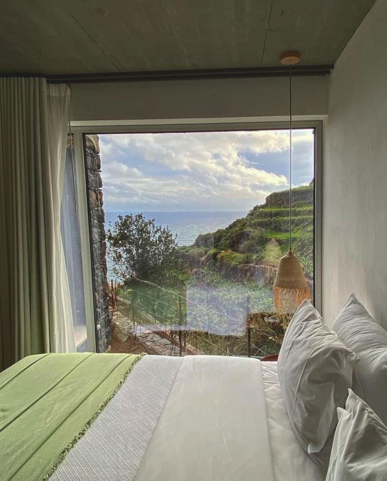 5 sítios para ficar na Madeira, o hotel com “tudo incluído” à casa com uma árvore no interior