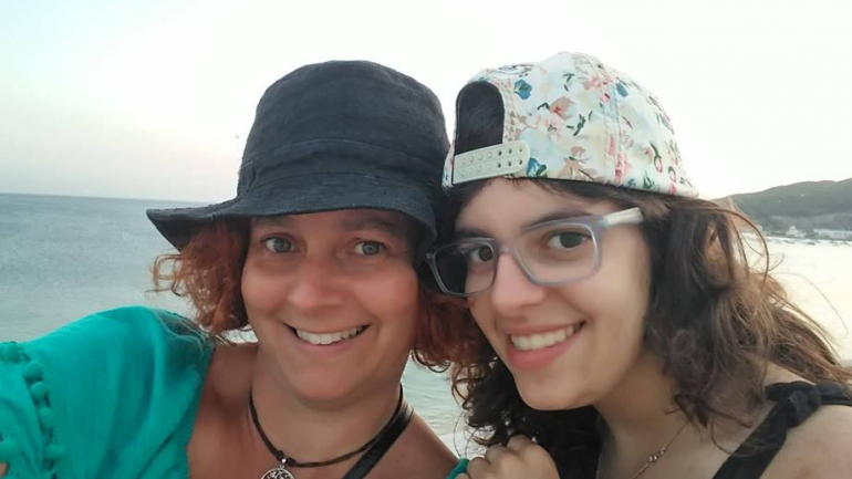 Gabriela Silva (esquerda) tinha 25 anos quando ficou grávida de Matilde (direita)