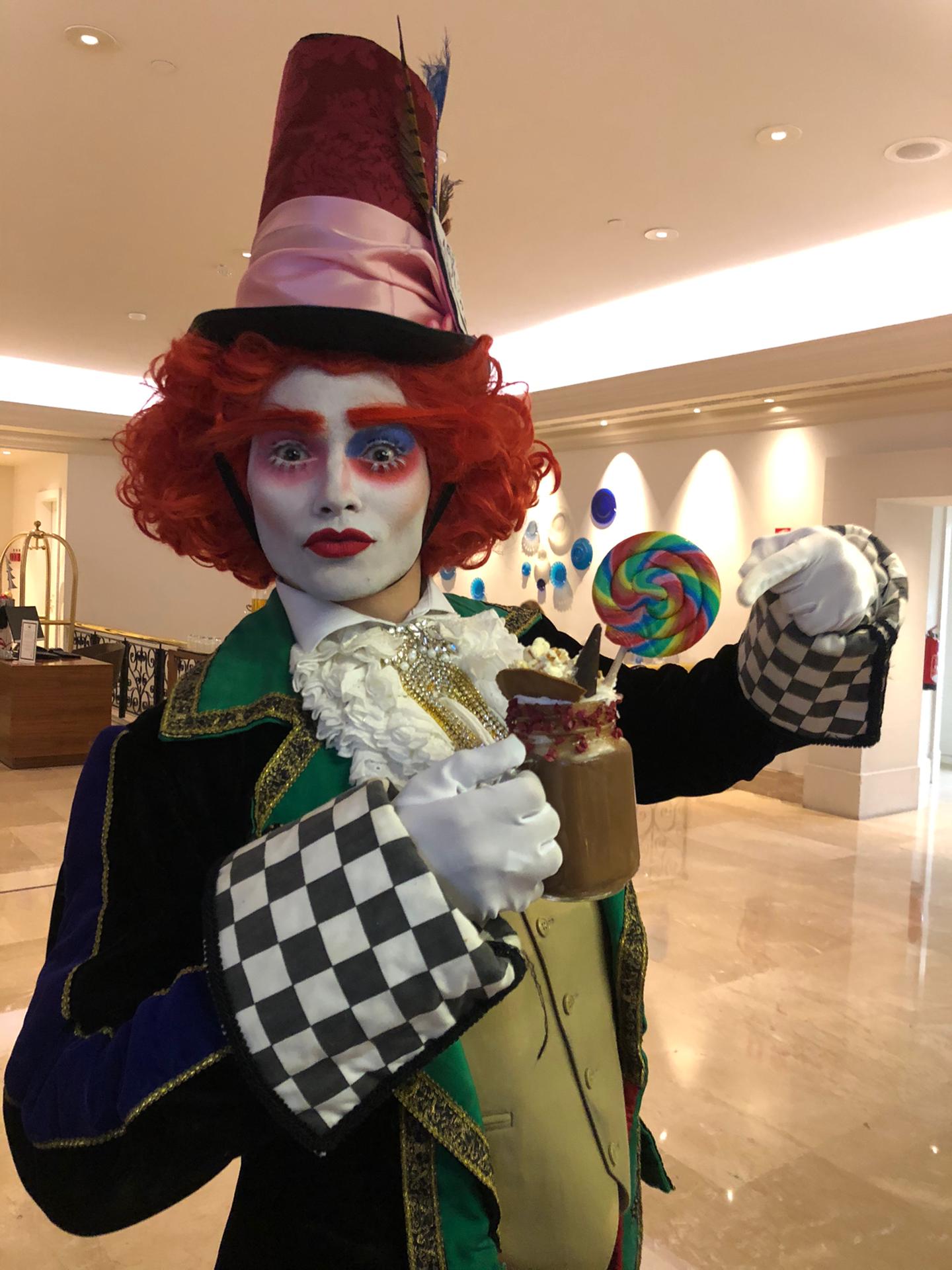 Neste hotel, toma um chá com a “Alice no País das Maravilhas”
