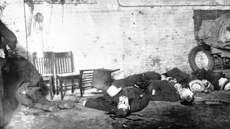 O ataque foi premeditado ao pormenor e foram vários os agentes da polícia suspeitos do massacre