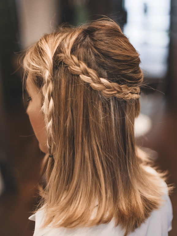 Sugestão de penteado: um semi apanhado com tranças