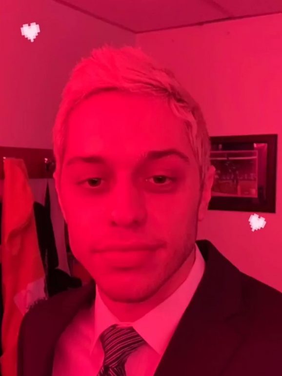Ariana Grande fez um Instagram Story de Pete Davidson no backstage do programa 'Saturday Night Live'