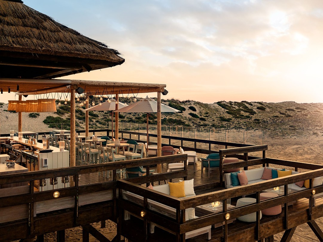 Do Algarve à Caparica, 3 restaurantes de praia com esplanadas fabulosas para aproveitar o calor