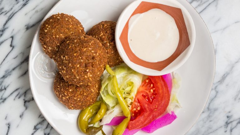 Há dois pratos de falafel na carta do Sumaya / Duarte Drago