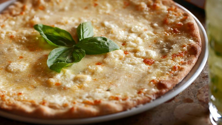 Pizzas cor-de-rosa, com cinco queijos ou de chilli com carne. As 10 pizzas mais originais de Lisboa e Porto