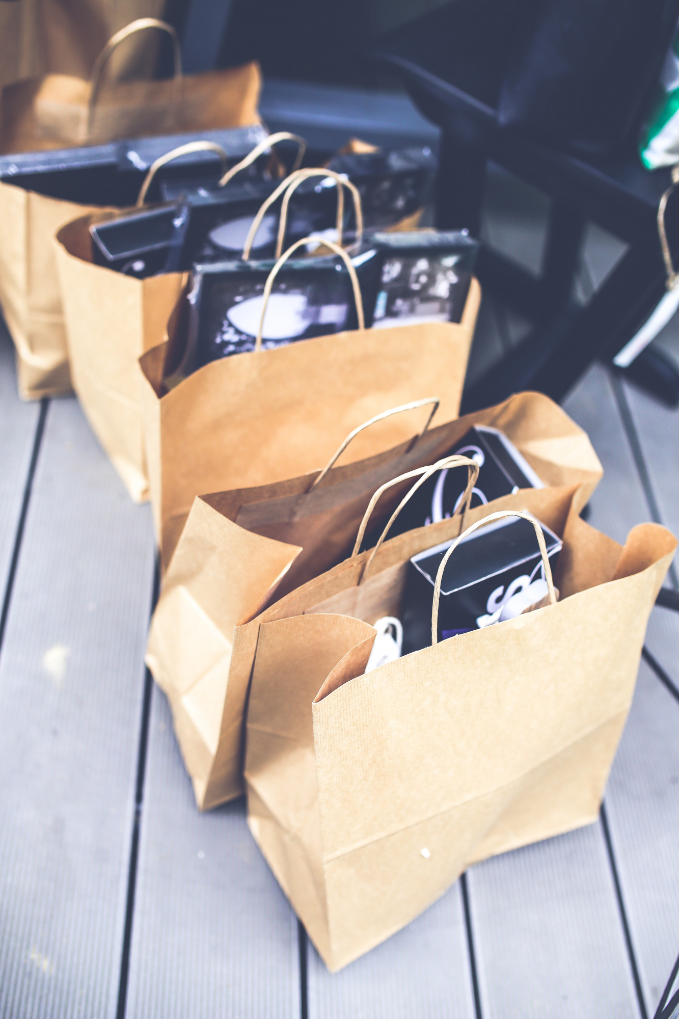 A indústria da moda é altamente poluente. Temos 7 dicas para comprar de forma mais sustentável