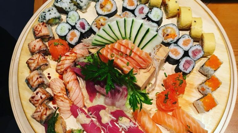 Na carta do Maui, há combinados de sushi e sashimi de diferentes tamanhos