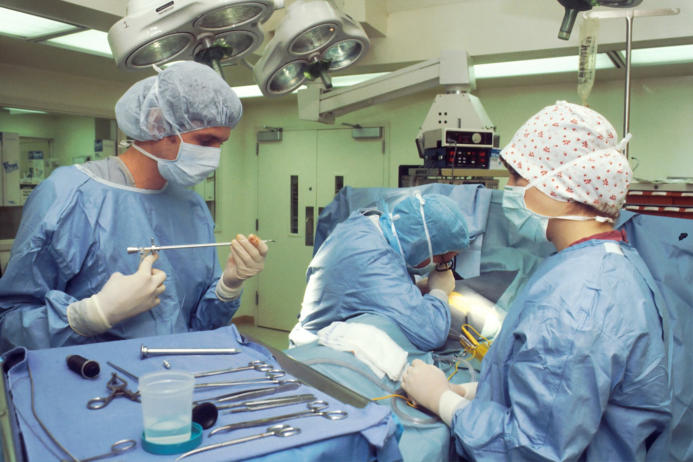 Quanto ganham afinal os médicos e enfermeiros em Portugal? Muito pior do que pensa