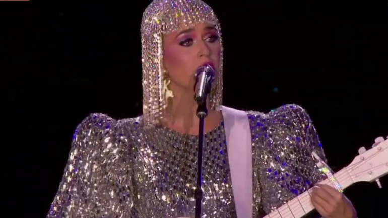 Katy Perry precisa de ter duas assistentes de camarins à disposição
