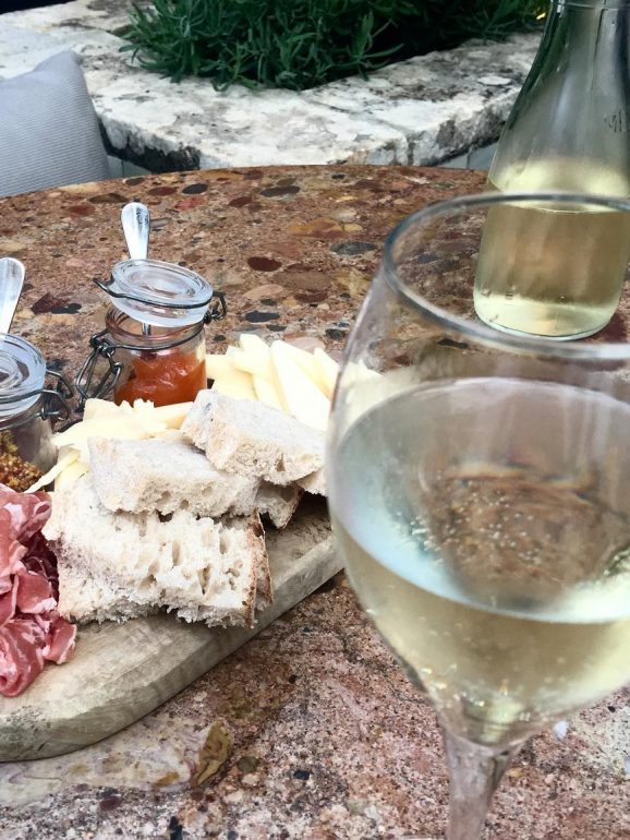 Marta Wahnon só gosta do vinho branco com duas pedras de gelo
