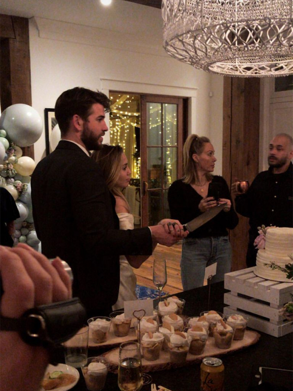 Parece que Miley Cyrus e Liam Hemsworth casaram este fim de semana