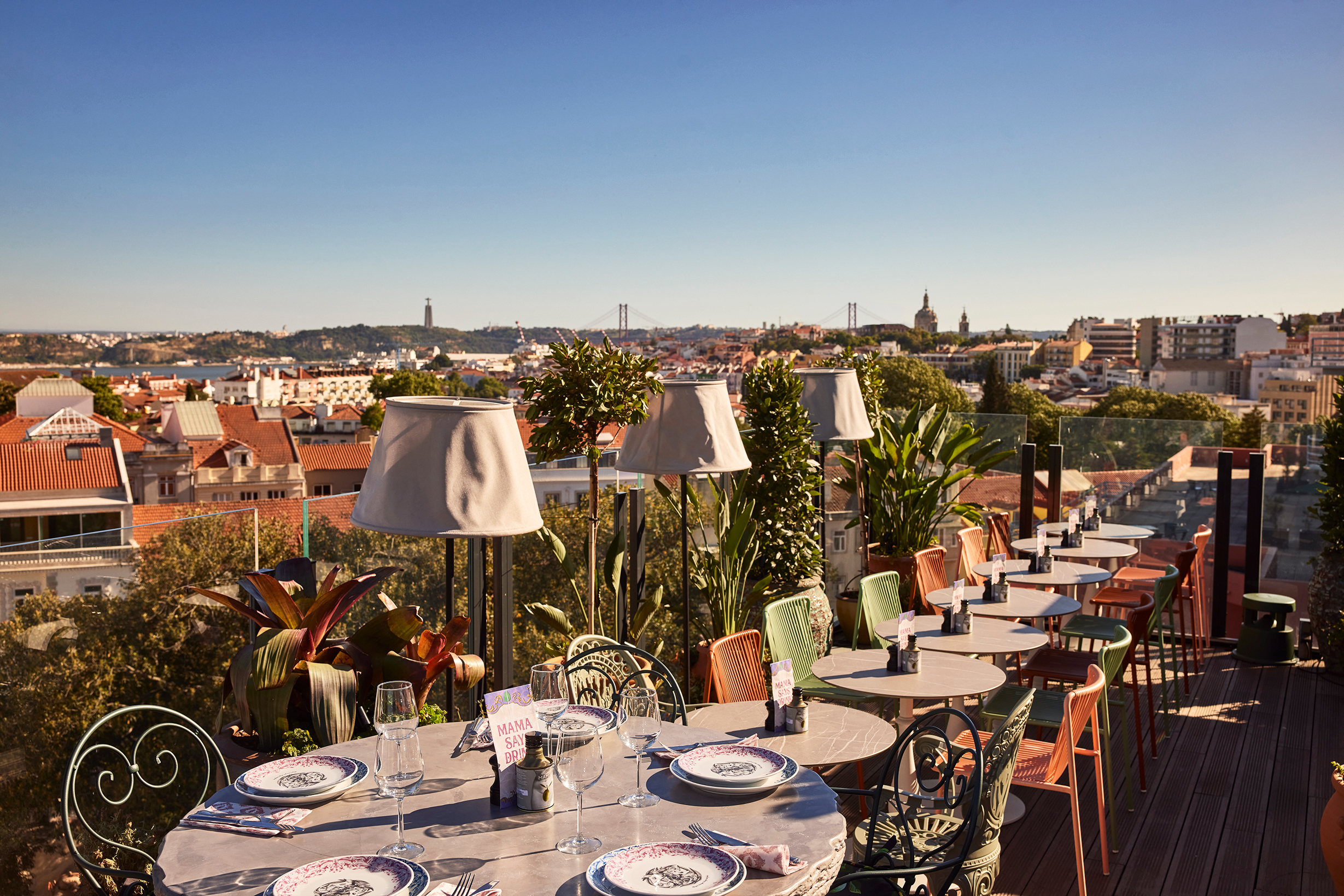 O bom tempo pede cocktails e snacks num rooftop. Temos 10 sugestões com vistas espetaculares