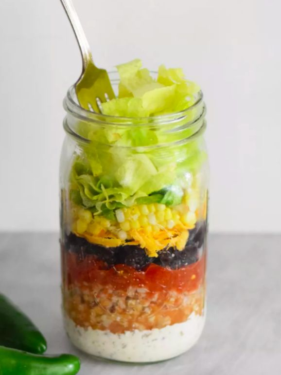Plano da semana. 3 receitas de saladas em frasco para levar para o escritório