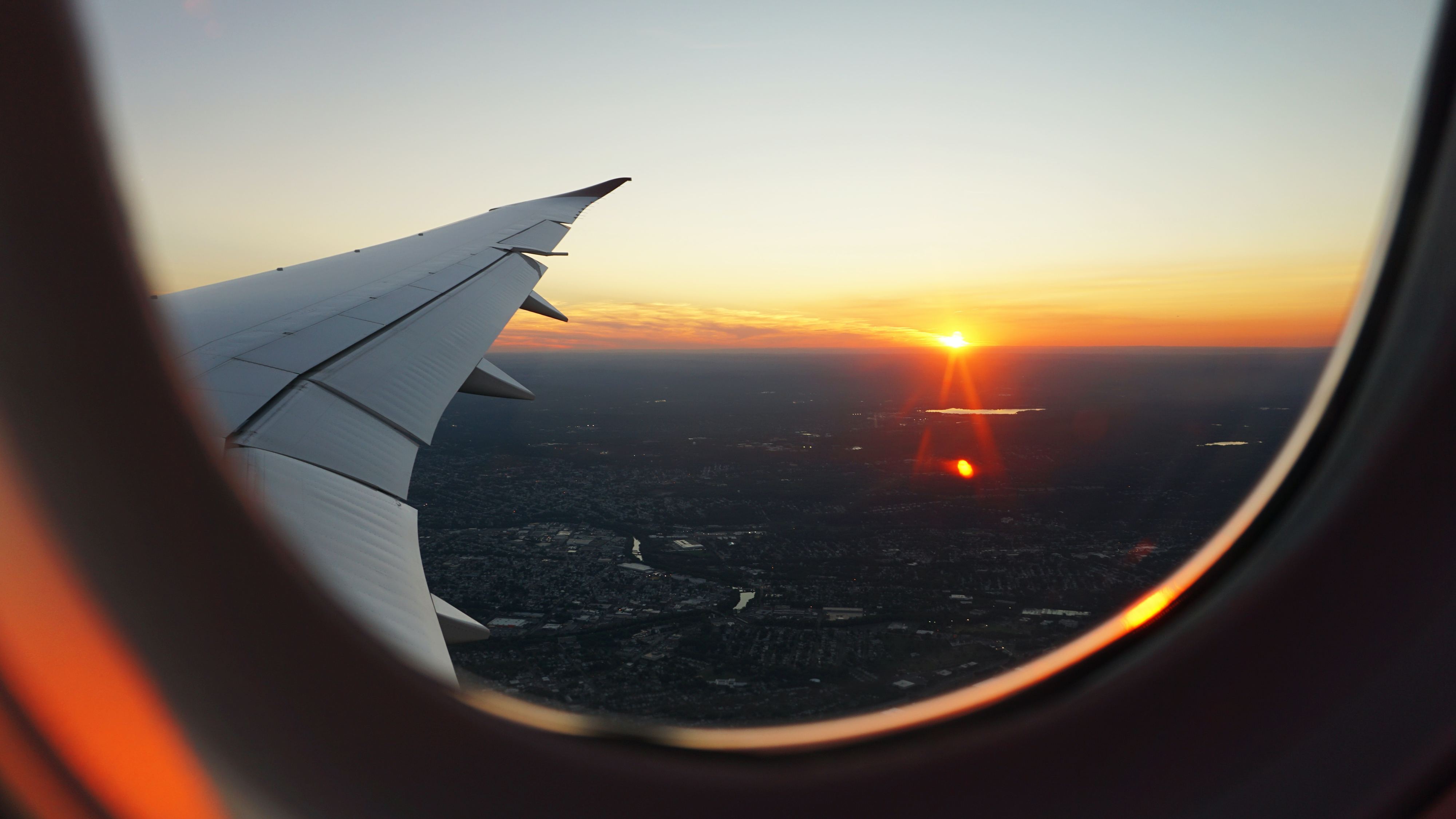Voltou ao trabalho, mas já quer uma escapadinha? 10 sugestões para viagens na Europa desde 15€