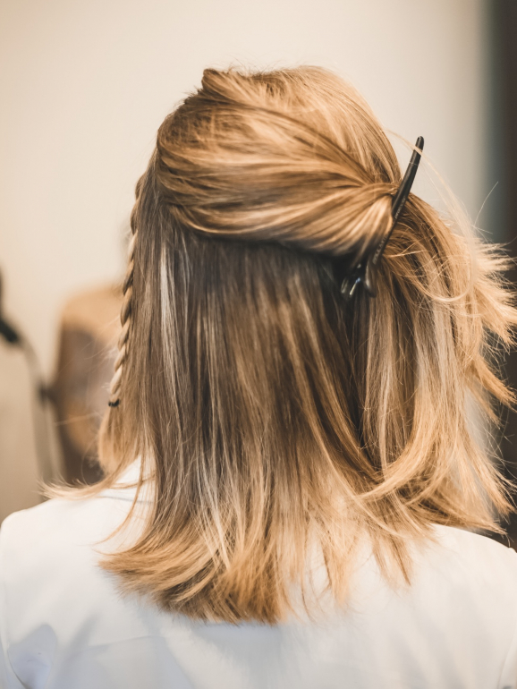 Sugestão de penteado: um semi apanhado com tranças