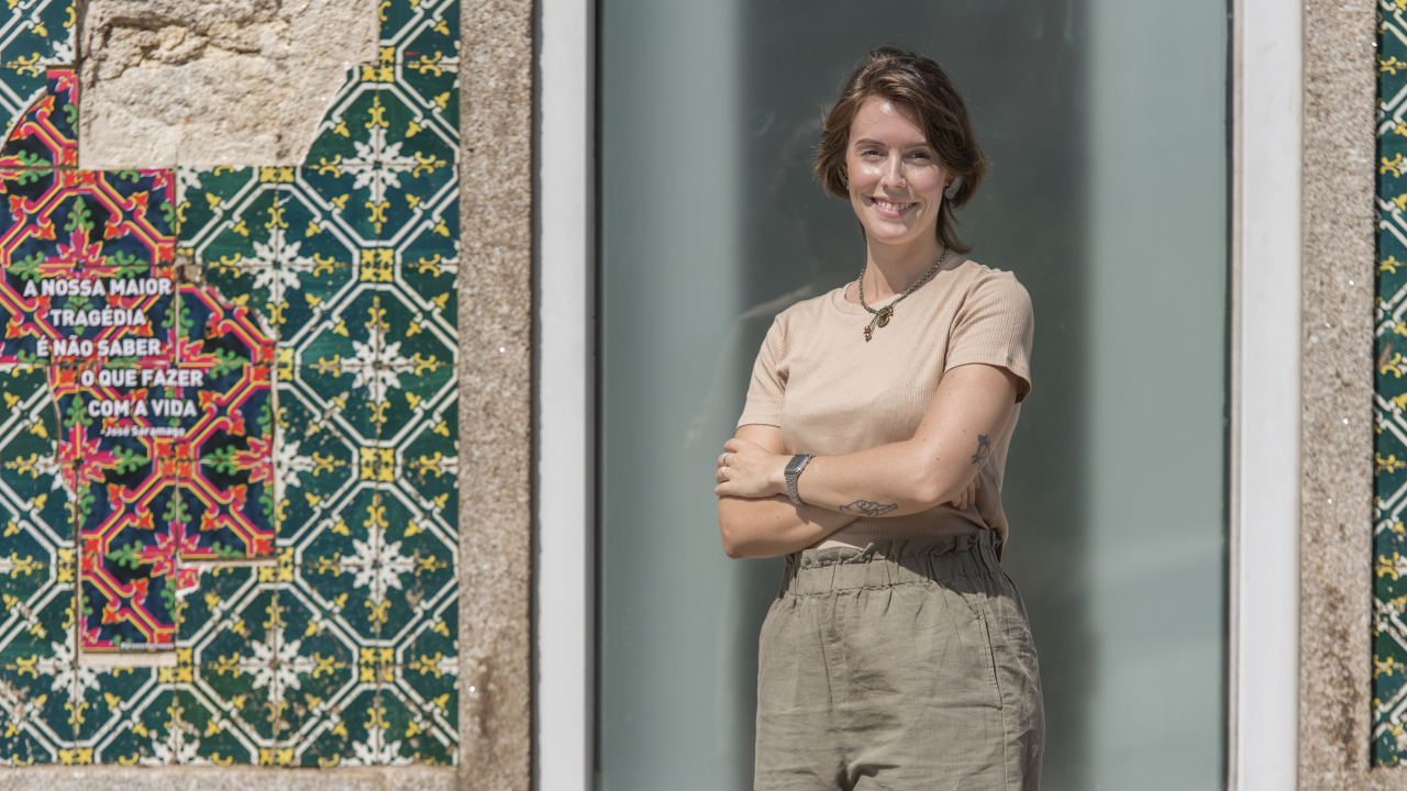 Joana de Abreu dedica-se a preservar os azulejos de rua