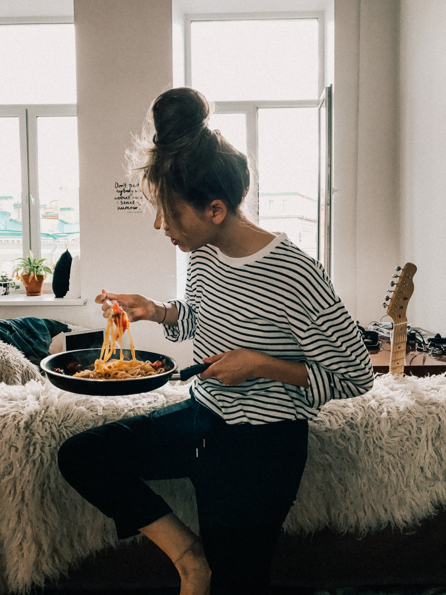 Como é que consigo deixar de comer emocionalmente?