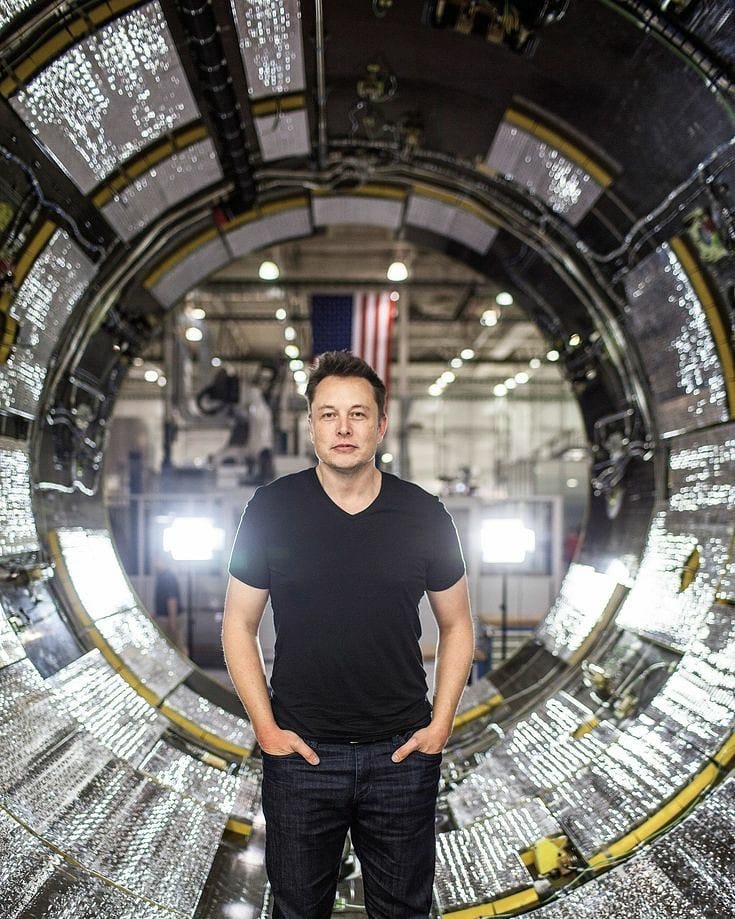 Dono da Tesla está a desenvolver chip que se instala no cérebro e que permite ouvir música sem phones