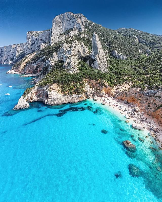 Cala Goloritzé, na ilha da Sardenha, considerada a melhor praia do mundo