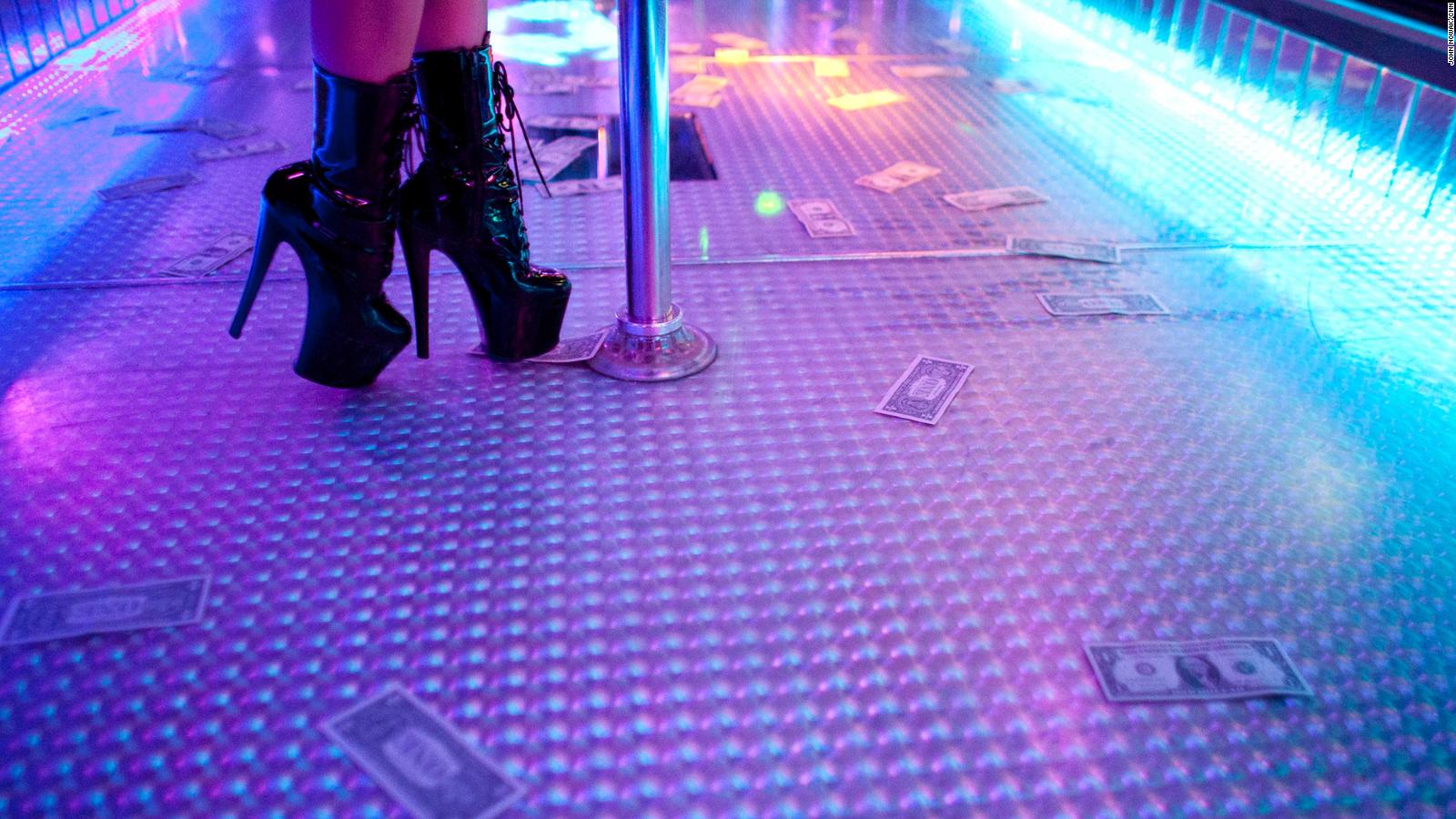 Bar de strip nos Açores já infetou 102 pessoas. É o maior surto no arquipélago