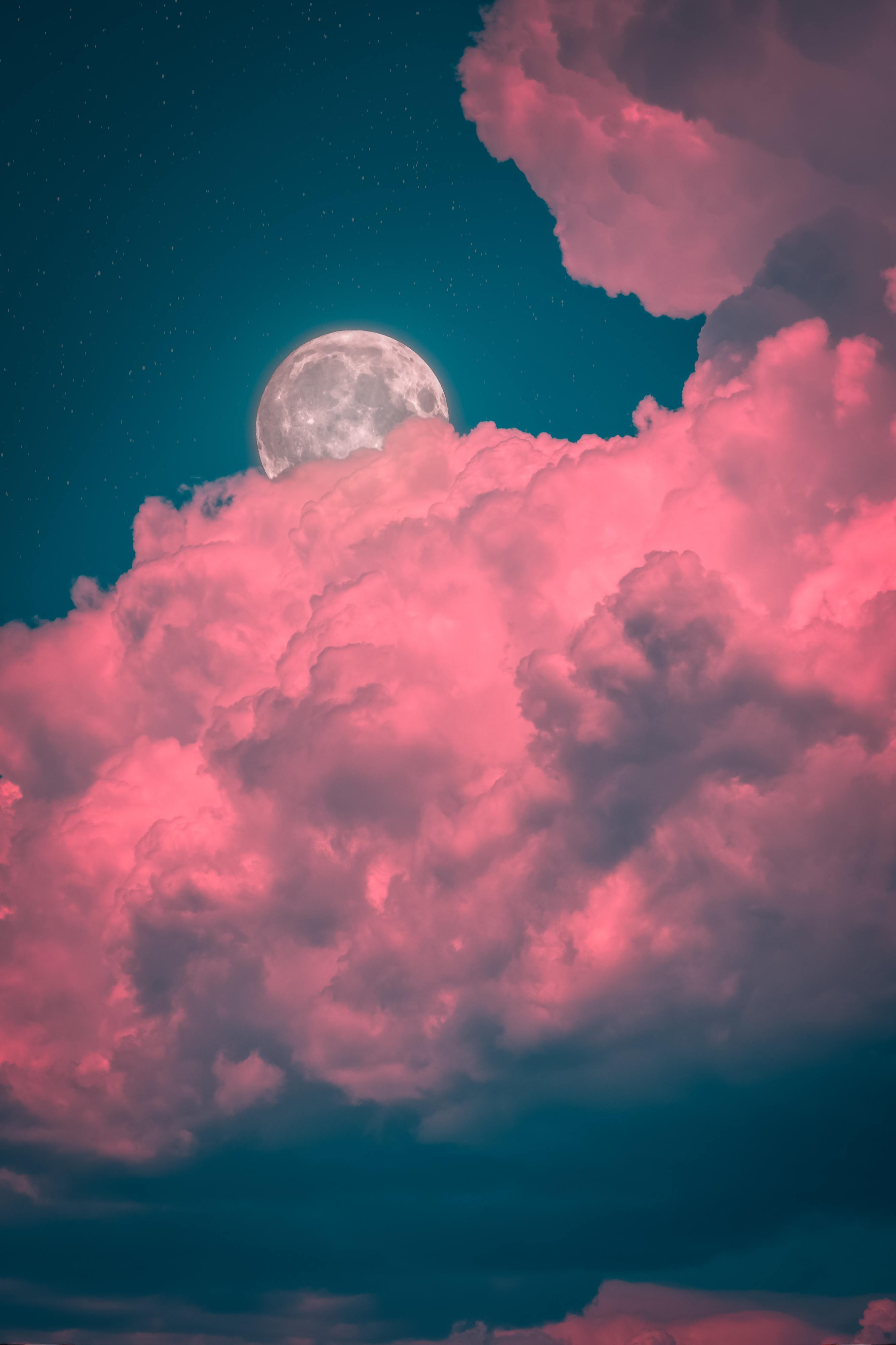 A Super Lua Rosa chega esta terça-feira. Saiba o que significa e o impacto que tem na nossa vida