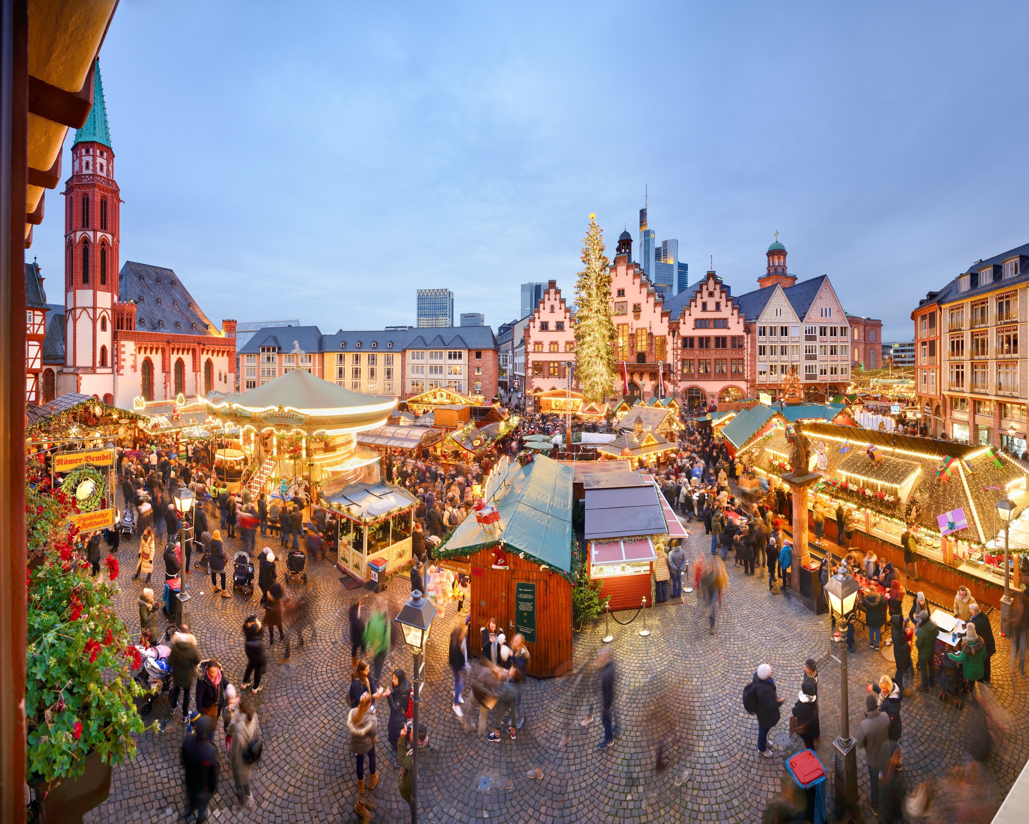 Estes são os 5 mercados de Natal da Europa que tem mesmo de conhecer (com direito a deliciosos chocolates quentes)
