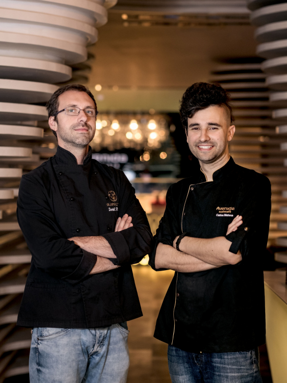 O chef Daniel Rente à esquerda; o sous-chef Carlos Mateus à direita